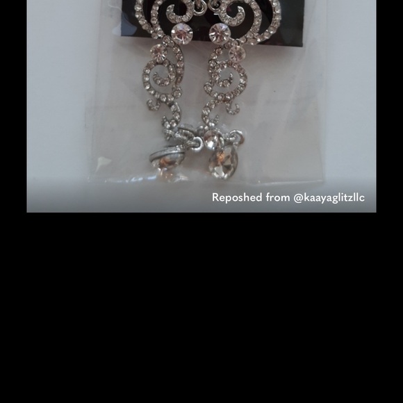 Brand new charming earrings, I have them in royal blue as well. - Picture 4 of 6